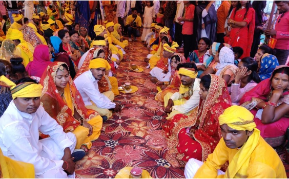 सामूहिक समारोह में 63 जोड़ों की शादी हुई