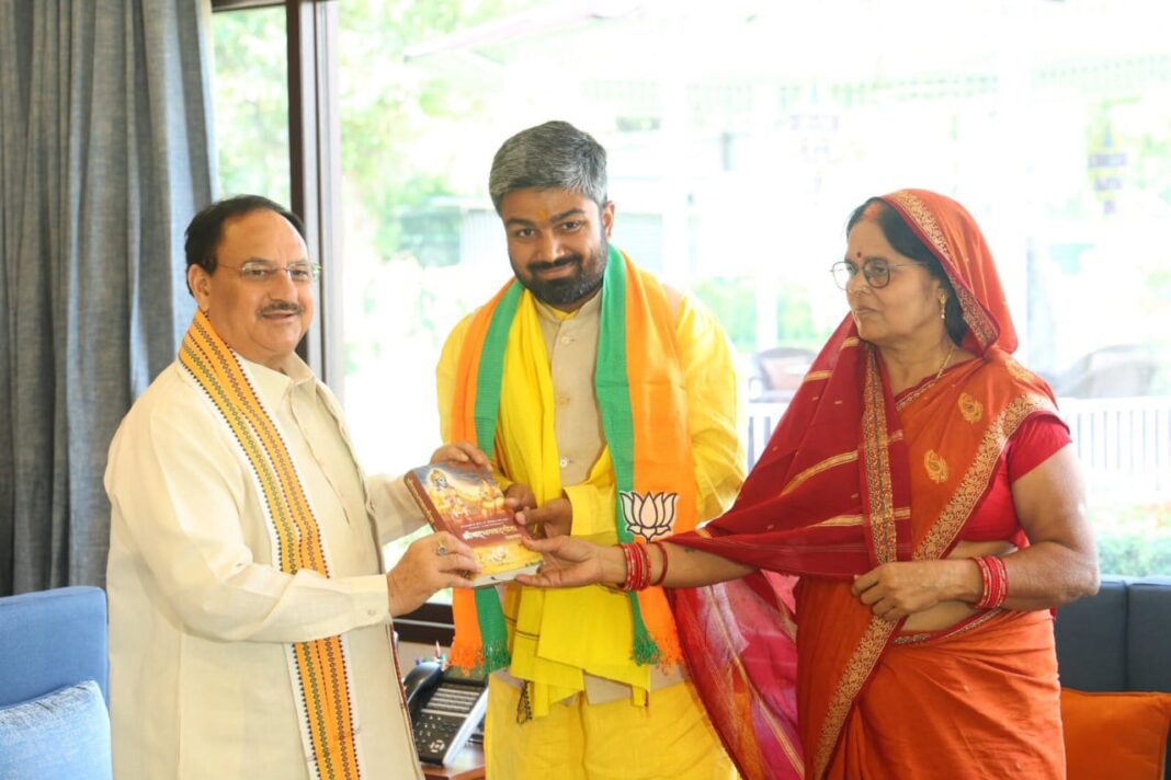 Manish Kashyap: JP NADDA के साथ मनीष कश्यप और उनकी मां